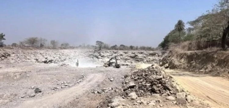 CG Illegal Mining: अवैध खनन पर बड़ी कार्रवाई, नियमों की धज्जियां उड़ाने वाले 4 क्रशर सील