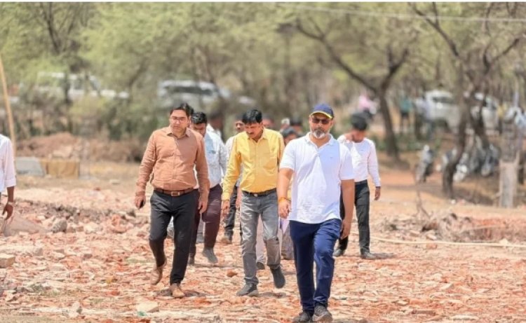 कलेक्टर कुन्दन कुमार ने विकास कार्यों का किया औचक निरीक्षण, निर्माण में लापरवाही पर ठेकेदारों को नोटिस के निर्देश