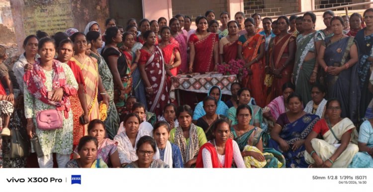 आईसीडीएस विभाग में अधिकारियों कर्मचारियों का शोषण अब नहीं करेंगे बर्दाश्त, कार्यकर्ताओं सहायिकाओं ने मोर्चा खोलने बनाई रणनीति,बैठक में लिया गया सामूहिक निर्णय कहा दबावपूर्वक गलत काम कराने पर सबूतों के साथ करेंगे मामले का खुलासा,यात्राभत्ता रेडी टू ईट सुपोषण चौपाल कुपोषण दूर करने योजना सहित अन्य मामले में भारी झोलमोल का लगा आरोप