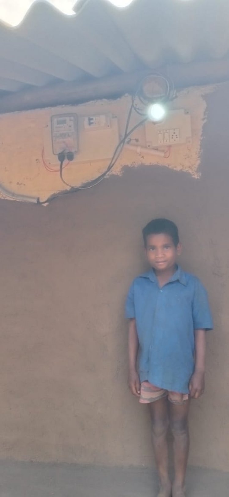 दशकों का अँधेरा टूटा, अबूझमाड़ के ईरपानार गाँव में पहली बार पहुँची बिजली