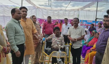सुशासन तिहार 2026 : सिमड़ा शिविर में सुगन्ती तिर्की को मिली ट्राइसाइकिल