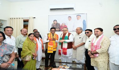 विधानसभा अध्यक्ष डॉ. रमन सिंह से वित्त मंत्री ओपी चौधरी ने की सौजन्य मुलाकात