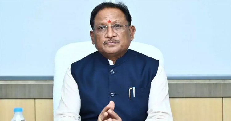 निर्माण स्थल पर मुख्यमंत्री का श्रमदान: श्रमिक बहनों के साथ की ईंट जोड़ाई