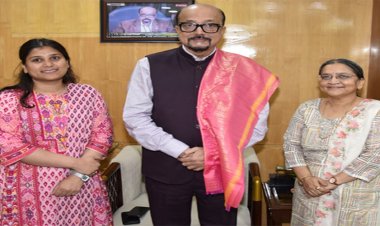 राज्यपाल डेका से सुप्रीम कोर्ट में छत्तीसगढ़ की स्टैंडिंग काउंसिल जैन ने की सौजन्य भेंट