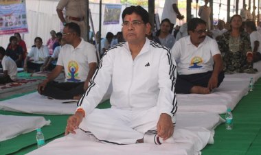 छत्तीसगढ़ महतारी और भगवान धनवंतरि की वंदना से सारंगढ़ में योग दिवस का शंखनाद