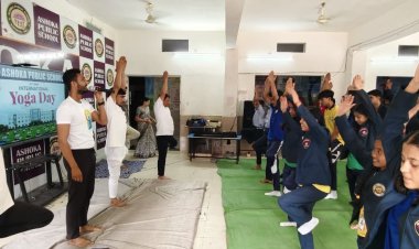 योग, संस्कार और स्वास्थ्य का संदेश: अशोका पब्लिक स्कूल में मनाया गया योग दिवस