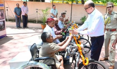 राज्यपाल ने दिव्यांग पुनर्वास केंद्र माना कैंप का किया अवलोकन