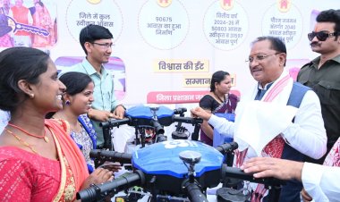 ‘ड्रोन दीदी’ मॉडल से बदलेगी खेती की तस्वीर : जशपुर से उभर रहा आधुनिक खेती का नया मॉडल,आधुनिक कृषि की कमान संभाल जशपुर की महिलाएं बन रहीं ‘ड्रोन दीदी’