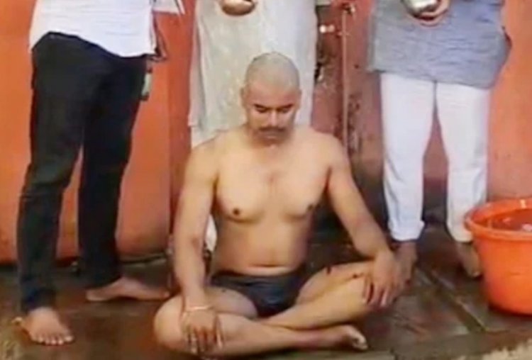 ईद पर बकरे की कुर्बानी से आहत होकर मुस्लिम युवक ने अपनाया सनातन धर्म, मुंडन कर शिव मंदिर में की पूजा