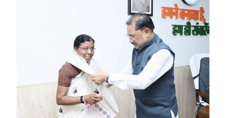 मुख्यमंत्री विष्णु देव साय से पद्मश्री डॉ. बुधरी ताती ने की सौजन्य मुलाकात