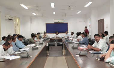 सहकारिता को नई रफ्तार, सड़क सुरक्षा पर सख्ती और नशे के खिलाफ जीरो टॉलरेंस: कलेक्टर रोहित व्यास की तीन बड़ी बैठकों में विकास, अनुशासन और जनहित का स्पष्ट रोडमैप
