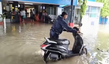 पहली बारिश में डूबा जिला अस्पताल, करोड़ों के काम की खुली पोल, मरीजों को हुई भारी परेशानी