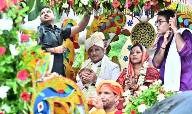 जशपुर से गूंजा 'जय जगन्नाथ' का जयघोष : मुख्यमंत्री विष्णुदेव साय ने निभाई गजपति महाराजा की परंपरा, स्वर्ण झाड़ू से किया 'छेरा पहरा', हजारों श्रद्धालुओं संग खींचा भगवान जगन्नाथ का रथ, 1942 से चली आ रही दोकड़ा की ऐतिहासिक रथयात्रा में आस्था, संस्कृति और सुशासन का दिया संदेश