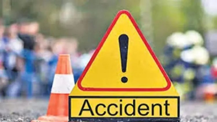 ACCIDENT NEWS: रफ्तार बनी मौत! कार-लॉरी की भीषण टक्कर, 7 लोगों की दर्दनाक मौत