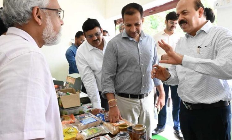 कृषि उत्पादन आयुक्त परदेशी ने किया कृषि विश्वविद्यालय का दौरा