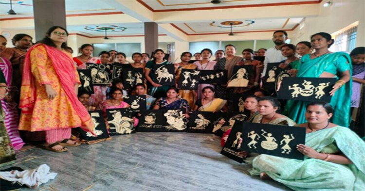 बलौदाबाजार में समूह की 40 महिलाओं को मिला धान और पैरा आर्ट का प्रशिक्षण