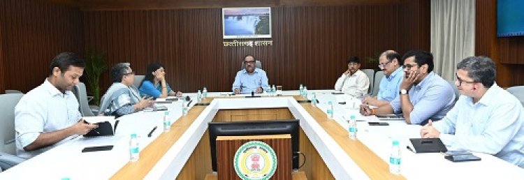 मुख्य सचिव विकास शील ने गृह विभाग की राष्ट्रीय अपराध और अपराधी ट्रैकिंग नेटवर्क एवं सिस्टम संबंधी बैठक ली