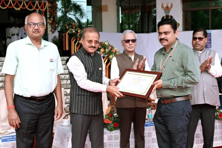 CG NEWS : स्वतंत्रता दिवस पर उत्कृष्ट कार्य के लिए CSPDCL के कनिष्ठ अभियंता अनिल कुमार वर्मा सम्मानित